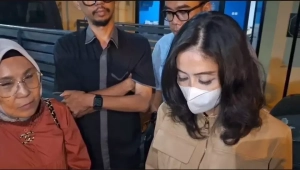 Usai Diperiksa, Ibu Lady Sampaikan Permohonan Maaf ke Keluarga Dokter Luthfi 9