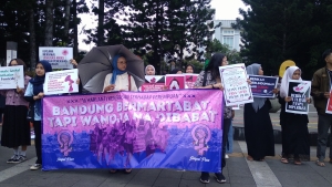Aksi Peringatan 16 Hari Anti Kekerasan Terhadap Perempuan di Taman Cikapayang Dago (14/12/2024)/Noviana