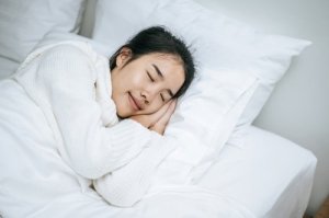 Inilah Posisi Tidur saat Haid yang Buat Nyaman 1