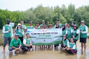 PT Mitra Adiperkasa dan PT MAP Aktif Adiperkasa bersama LindungiHutan Tanam 1.500 Mangrove di Pantai Bahagia Bekasi 4
