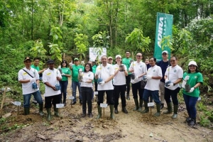 Adira Finance Wujudkan Komitmen 'Sayang Bumiku' Melalui Penanaman Ribuan Pohon Alpukat di Semarang 3
