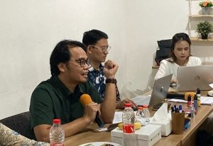 Ketua RUKKI, Mouhamad Bigwanto dalam pertemuan dengan akademisi terkait bahaya klaim "rokok elektronik 95% lebih aman" (18/12/2024)/Noviana