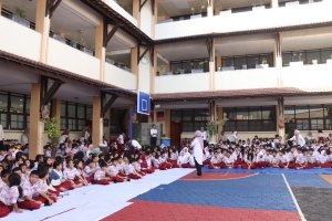 Tangkapan foto program Prabu Lodaya penyuluhan anti-bullying di SD BPI
