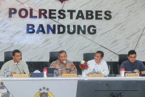 Tangkapan foto Kapolrestabes Bandung