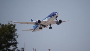 Pesawat Azerbaijan Airlines Jatuh di Kazakhstan, Tim Penyelamat Temukan Korban Selamat 7