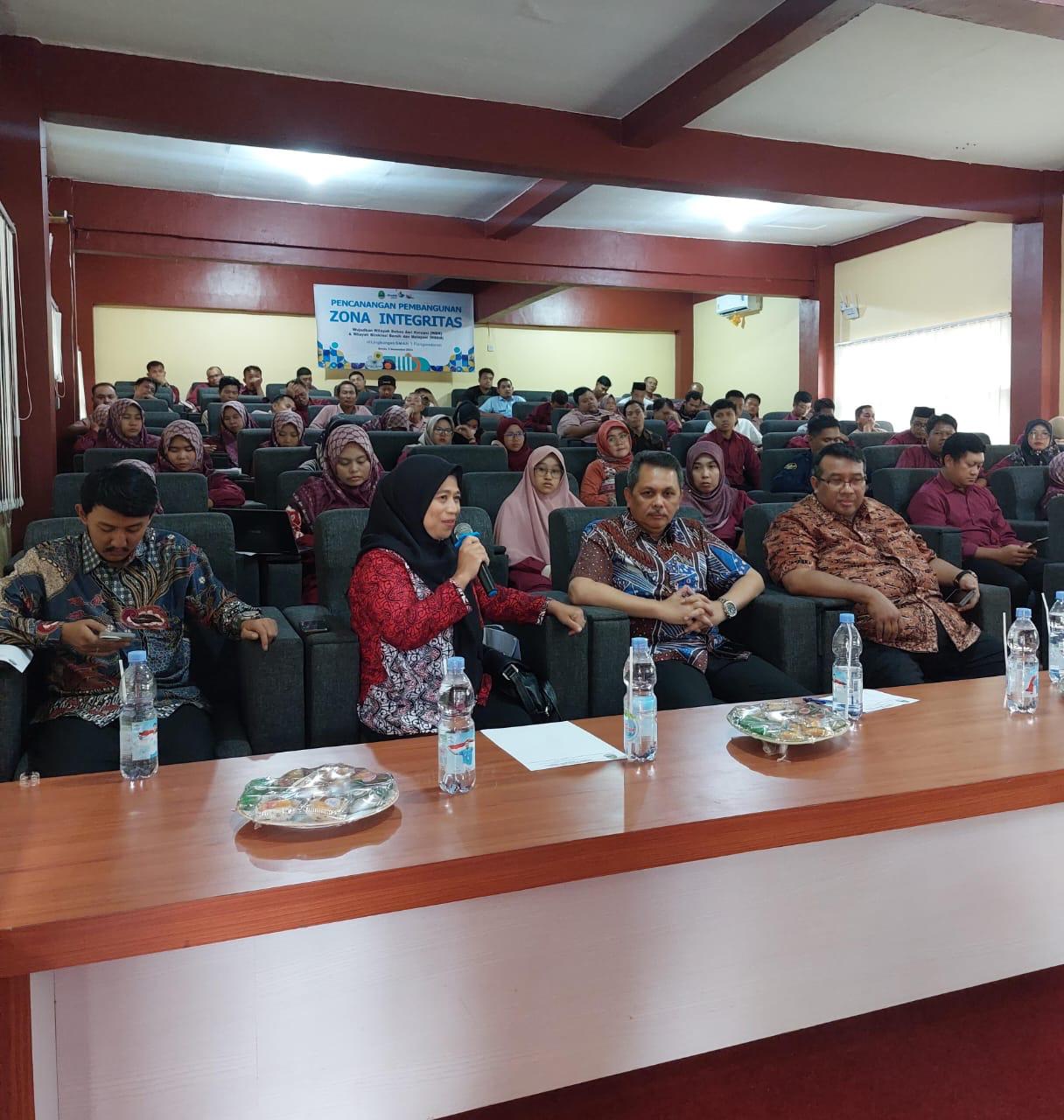 Anggota DPRD Provinsi Jawa Barat, Diah Fitri Maryani, S.E., M.M, melakukan kunjungan kerja ke SMAN 1 Pangandaran (10/12/2024)/Istimewa
