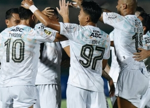 Persib Bandung Tundukkan Barito Putera 2-1 di Liga 1 2024-2025: Dedi Kusnandar Cedera Parah! 5