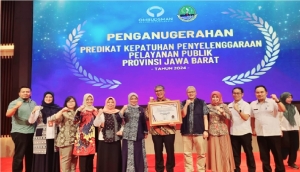 Pemkot Cimahi Raih Penghargaan Kepatuhan Penyelenggaraan Pelayanan Publik   1