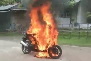 Guru di Sumenep Jadi Korban Amuk, Motor Dibakar karena Pidato di Upacara 1