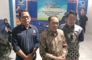 Pasangan Walikota dan Wakil Walikota Cimahi terpilih Letkol. Purn. Ngatiyana - Adhitia Yudhistira didampingi Ketua DPD Partai NasDem Kota Cimahi, H. Enang Sahri, Rabu 22/01/2025.
