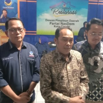 Pasangan Walikota dan Wakil Walikota Cimahi terpilih Letkol. Purn. Ngatiyana - Adhitia Yudhistira didampingi Ketua DPD Partai NasDem Kota Cimahi, H. Enang Sahri, Rabu 22/01/2025.