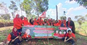 Pengurus DPC PDI Perjuangan, PAC, dan Ranting laksanakan Penanaman Pohon dalam rangka peringatan HUT PDI Perjuangan Ke 52 di Kota Cimahi, Sabtu 25/01/2025.