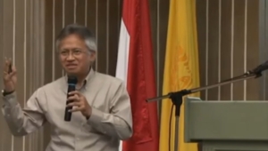 Tangkapan layar Profesor Satryo Soematri dalam temu wicara otonomisasi perguruan tinggi (sumber Youtube Podcast Universitas Indonesia)