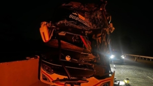 Bus Pariwisata Alami Rem Blong, Tabrak Motor dan Mobil di Batu, Malang 7