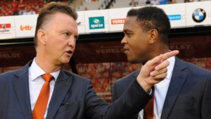 Media Spanyol Soroti Duet Kluivert dan Van Gaal untuk Timnas Indonesia 2