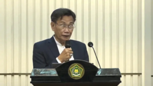 Tangkapan foto Anggota Tim Hisab Rukyat Kementerian Agama (Kemenag) Cecep Nurwendaya mengabarkan Ramadhan. (Foto: kanal youtube bimas Islam)