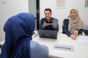Program layanan Pemeriksaan Kesehatan Gratis (PKG) pada hari ulang tahun.