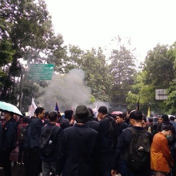 Massa aksi di depan Gedung DPRD Jabar Senin, 17 Februari 2025 (Noviana)