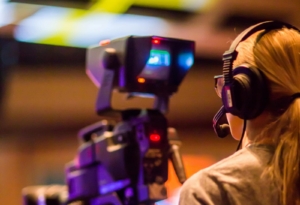 Ilustrasi crew TV (sumber: Caleb Oquendo/pexels)