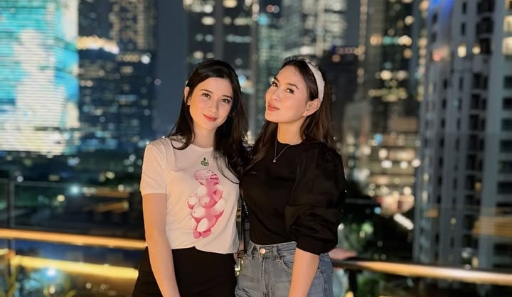 Iris Wullur berfoto dengan sang sahabat (sumber ig: iriswullur_)
