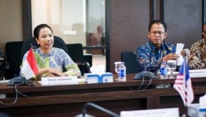 Rini Soemarno tengah rapat bersama Menteri Perdagangan Dalam Negeri (sumber ig: kementrianbumn)