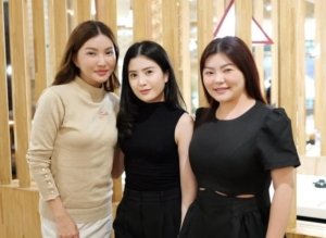 Sarwendah foto bersama Valencia Tanoe dan Wendy Lo (sumber ig: Sarwendah29)