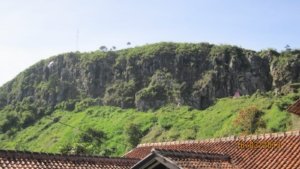 Tangkapan foto Sesar Lembang (Sumber: Wiki)