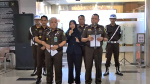 Kejaksaan Agung Mengonfirmasi Grup WA 'Orang-Orang Senang' Tersangka Korupsi Pertamina 11
