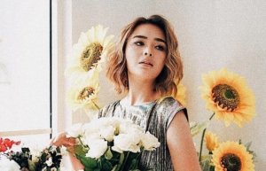 Amanda Manopo tengah menjalani sesi pemotretan (sumber ig: amandamanopo)