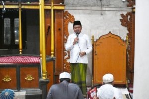 Tarawih Perdana, Bupati Sumedang Ajak Warga "Naik Kelas" dalam Beribadah