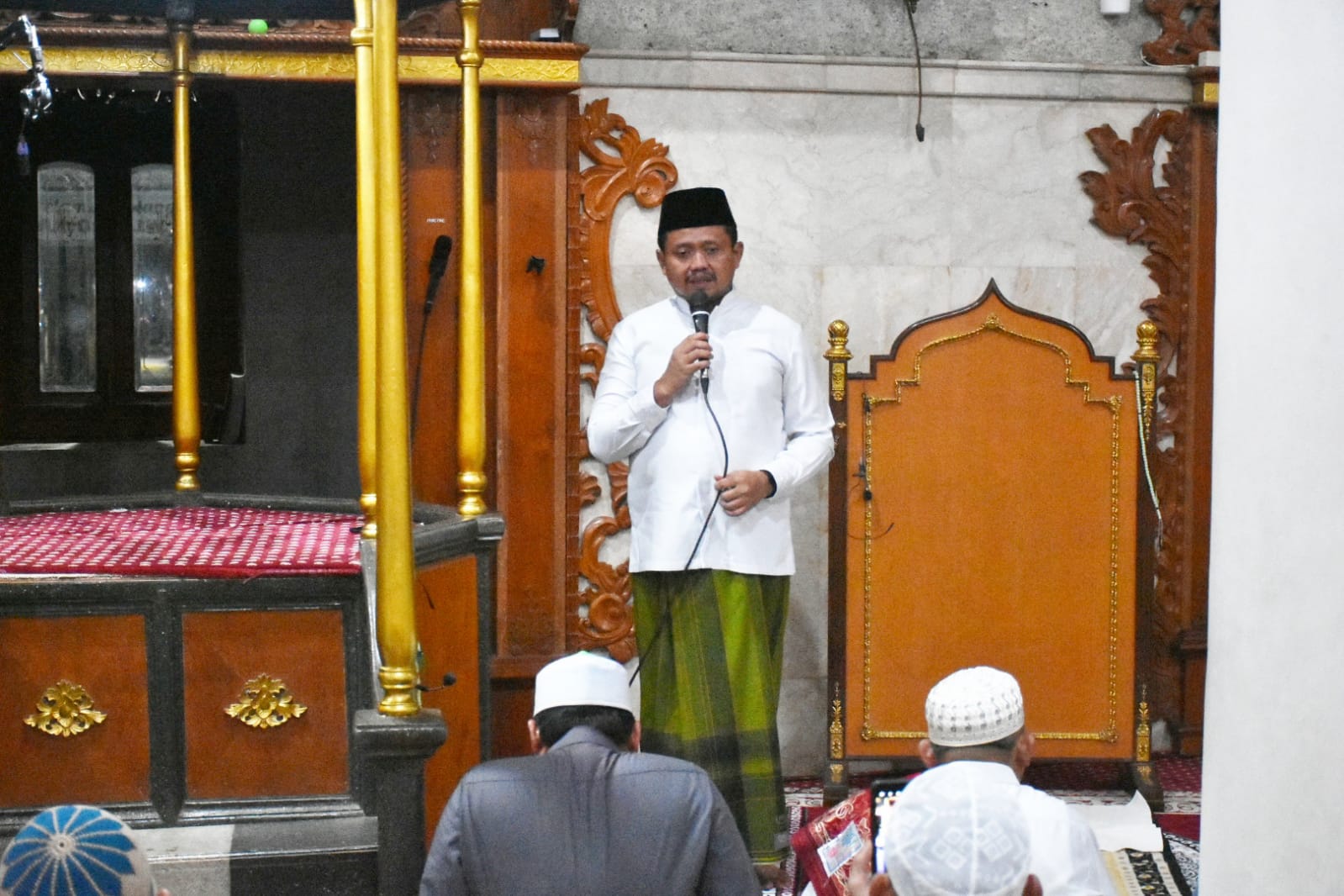 Tarawih Perdana, Bupati Sumedang Ajak Warga "Naik Kelas" dalam Beribadah