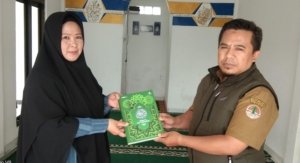 Sambut Bulan Ramadan, Perhutani Bagikan Al-Qur’an untuk Masjid di Lembang