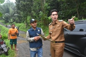 Wabup Fajar Tinjau Ruas Jalan Darmaraja-Cibugel