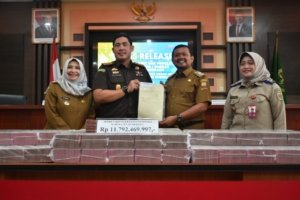 Berhasil Pulihkan Keuangan dan Aset Daerah, Bupati Sumedang Apresiasi Kinerja Kejari