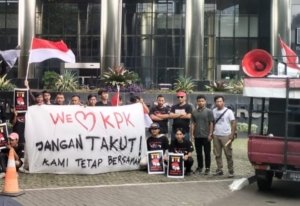 Aliansi Anti Korupsi Jawa Barat Dukung KPK RI usut Ridwan Kamil pasca di geledah rumah.