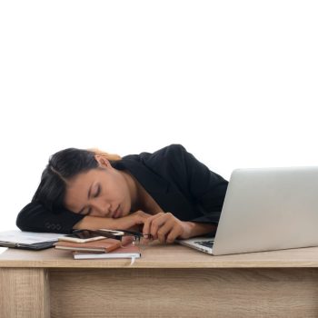 Ilustrasi wanita tertidur saat bekerja (sumber: Jcomp/Freepik)