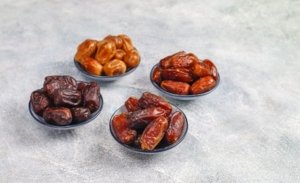 Ilustrasi buah kurma (sumber; Azerbaijan_stockers/Freepik)