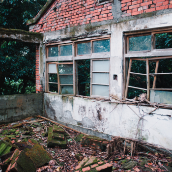 Ilustrasi Rumah Akibat Gempa (Freepik)