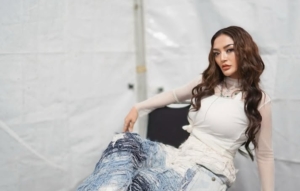 Siti Badriah saat mengisi acara offair (sumber ig: @sitibadriahh)