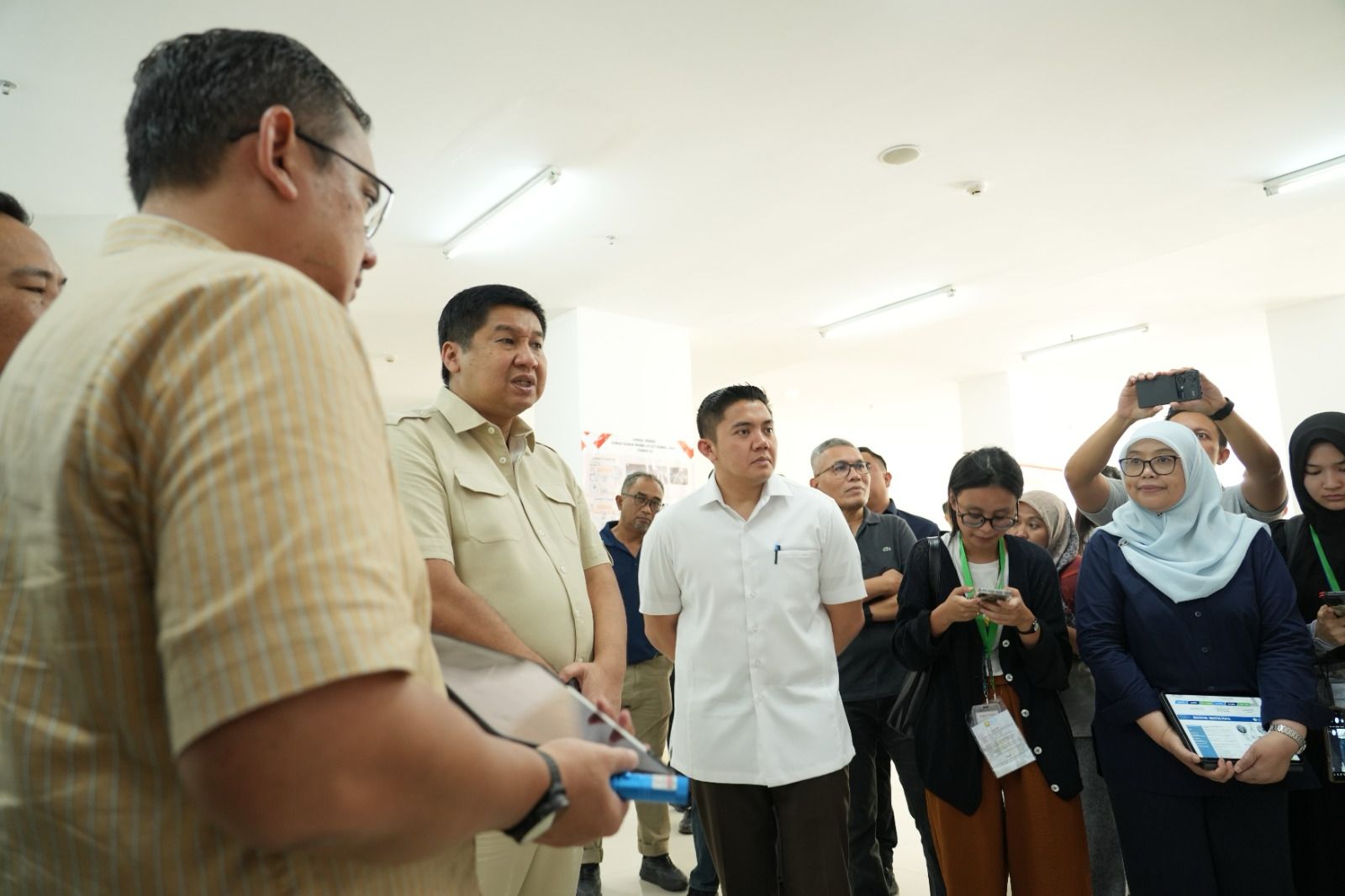 Tangkapan foto Setkab Teddy. (Sumber: Laman Setkab RI)