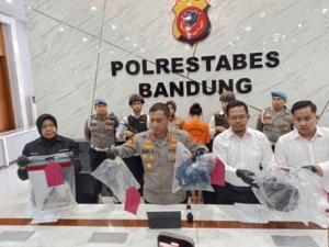 Tangkapan foto konferensi pers di Polrestabes Bandung. (Sumber: Polrestabes Bandung)