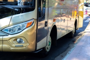 Ilustrasi mudik gratis menggunakan armada bus (Unsplash)