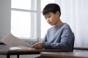 Ilustrasi siswa di ruang kelas (Freepik)