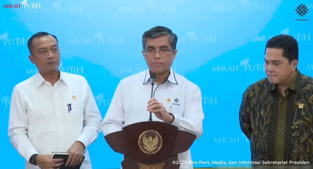 enaker Yassierli dalam konferensi pers bersama Mensesneg Prasetyo Hadi dan Menteri BUMN Erick Thohir (Instagram: @kemnaker)
