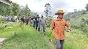 Steve Ewon ajak ormas, LSM dan OKP menanam pohon di Kawasan Bandung Utara, Minggu, 06/04/2025.