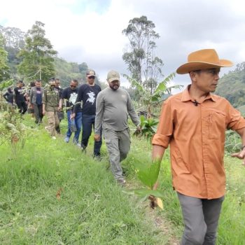 Steve Ewon ajak ormas, LSM dan OKP menanam pohon di Kawasan Bandung Utara, Minggu, 06/04/2025.