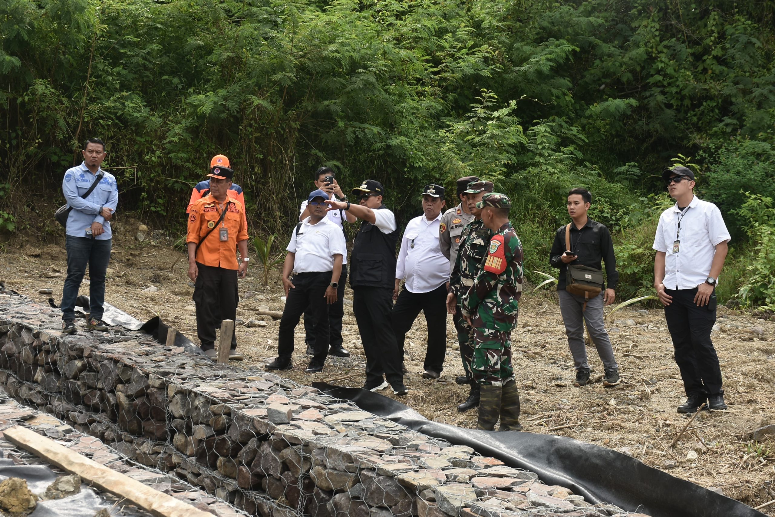 Bupati Respons Cepat Jalan Amblas di Surian