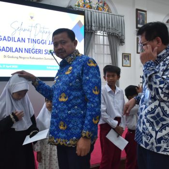 Bupati Sumedang Salurkan Bantuan untuk Anak Yatim dari IKAHI