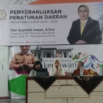 Anggota DPRD Jabar Tati Supriati Irwan, S.Sos saat menyampaikan sosialisasi perda kewirausahaan daerah di Desa Kertawangi, Kamis, 17/04/2025.