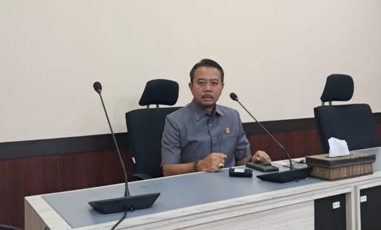 Ketua Komisi III DPRD Kota Cimahi H. Asep Rukmansyah. S.E dari Fraksi Partai Golkar.